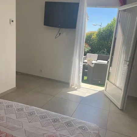 16m2 Independante Dans * Μανόσκ